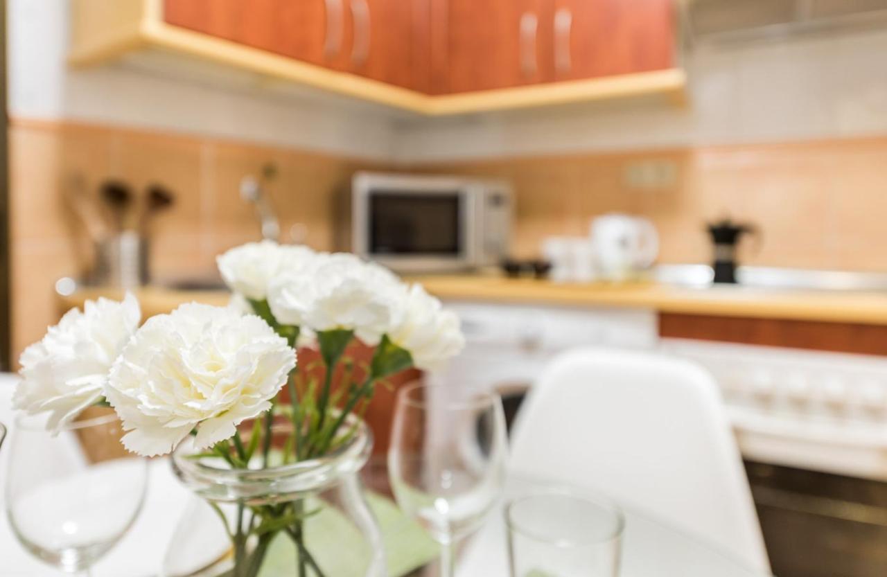 Gomez De Mora Apartment Madrid Bagian luar foto